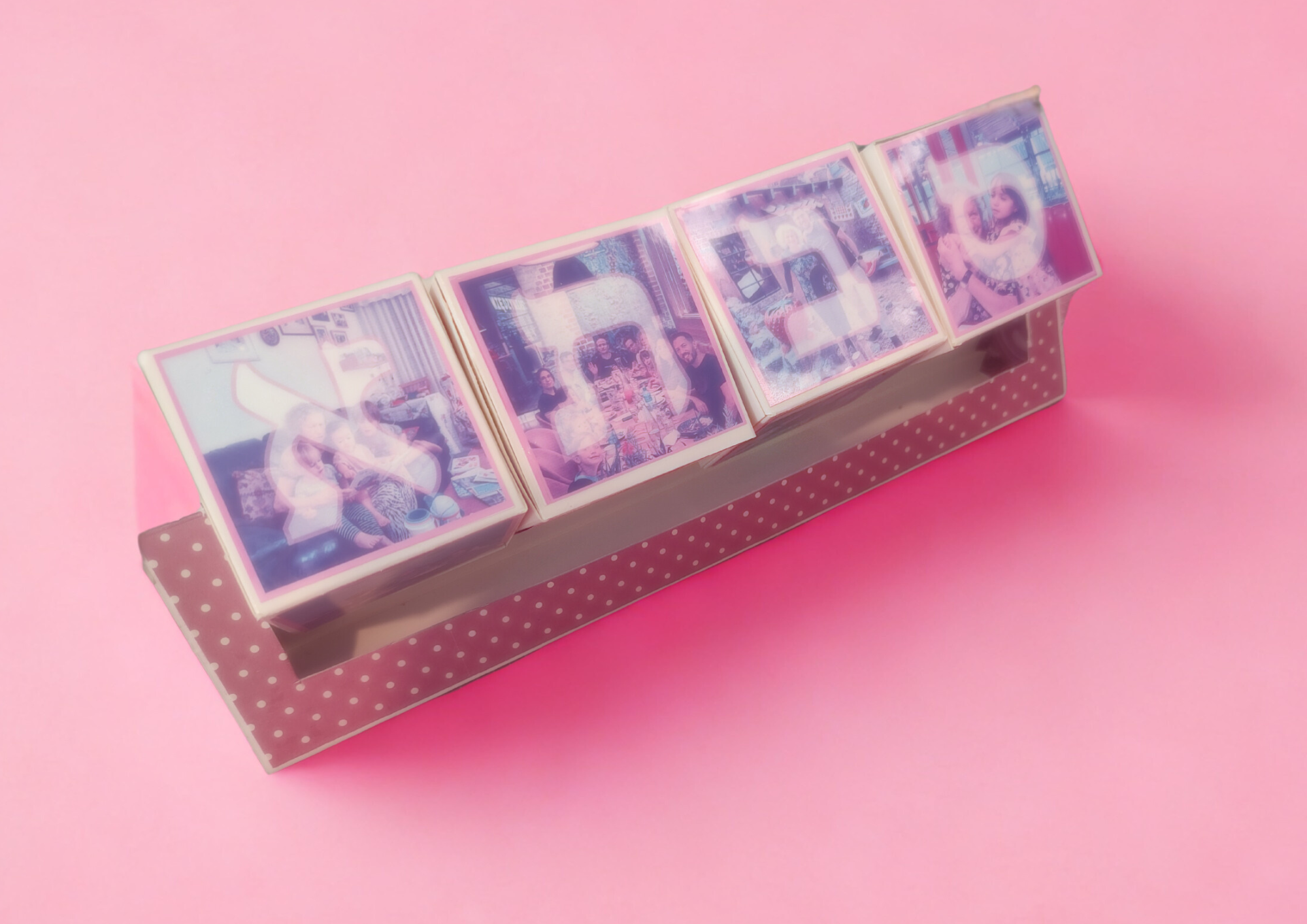 מעמד קוביות מסתובבות בעיצוב אישי